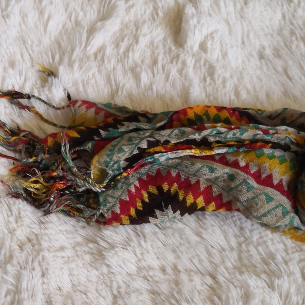 Geometric pattern scarf - Picture 2 of 5